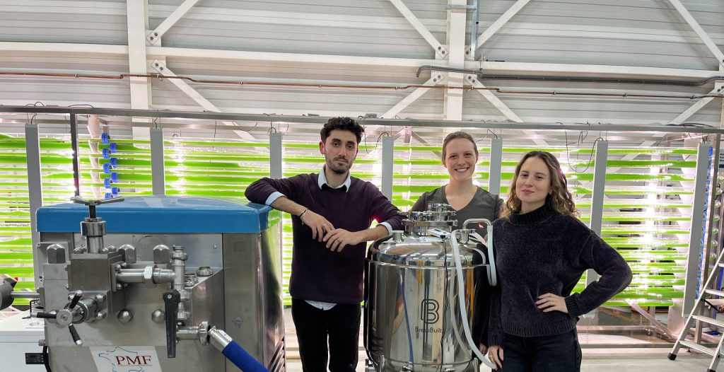 Sustenso team bij installatie algen 2